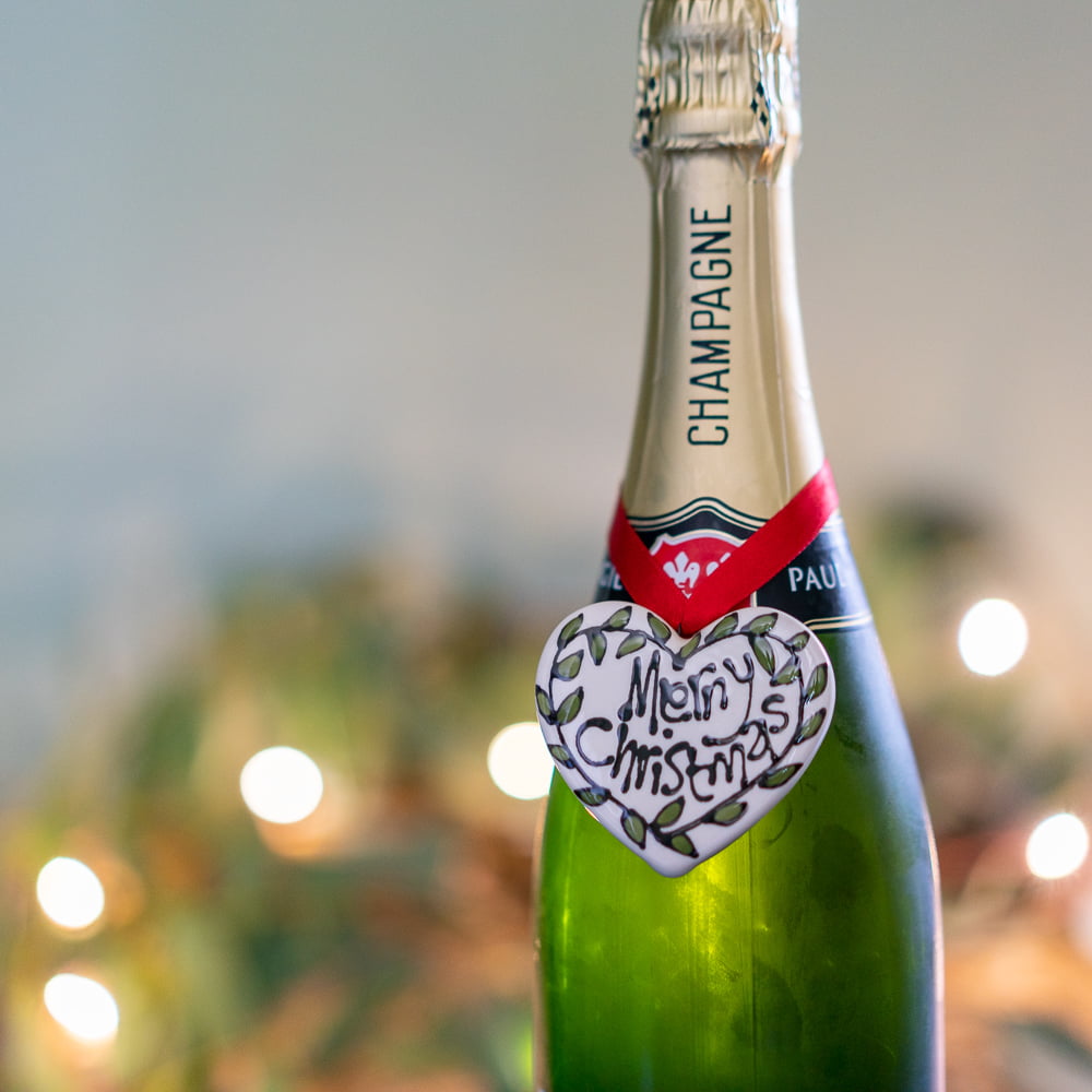 Hanging heart with Leaves and 'Merry Christmas, With Love'